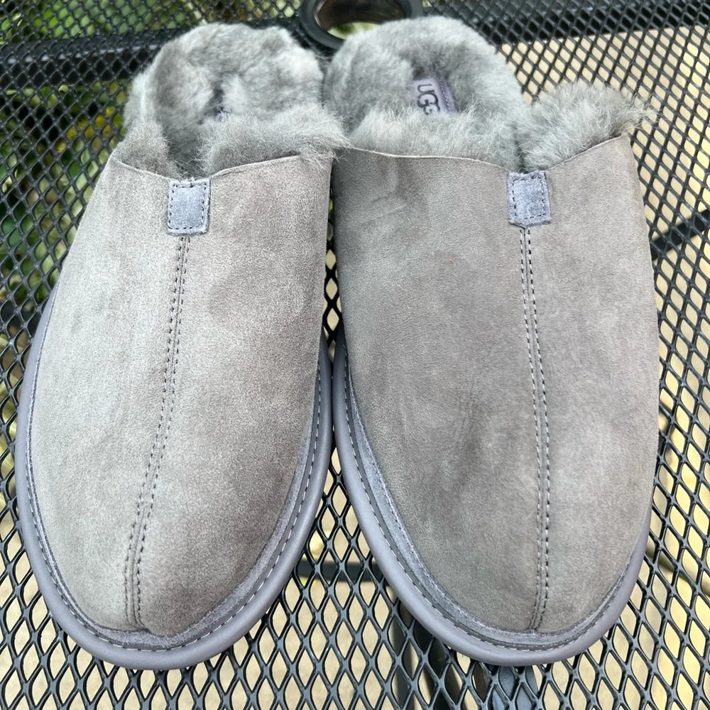 UGG slippers - Picture 1 of 3